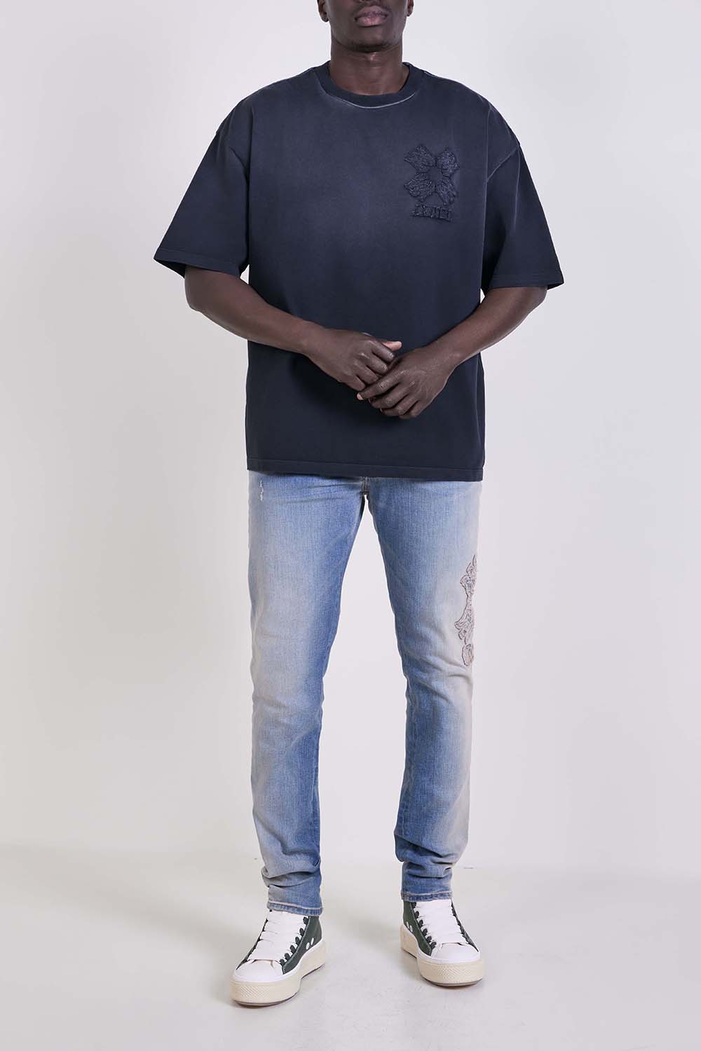 חולצת טי בגזרת אוברסייז